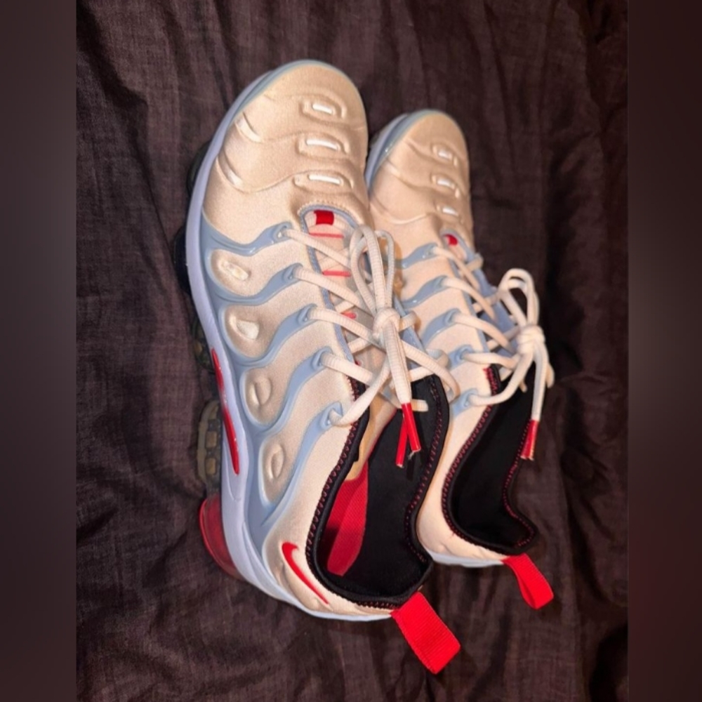 NIKE Vapor Max Plus.